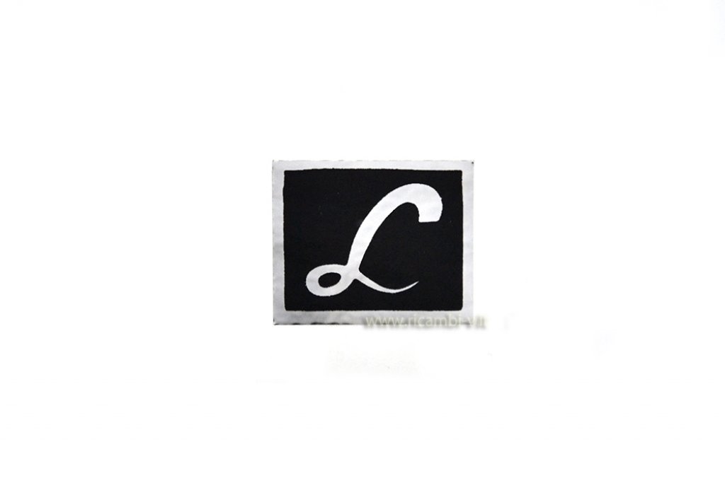 Placa adhesiva guardabarros delantero "L" sobre lámina de aluminio satinado para Ciao Lusso 